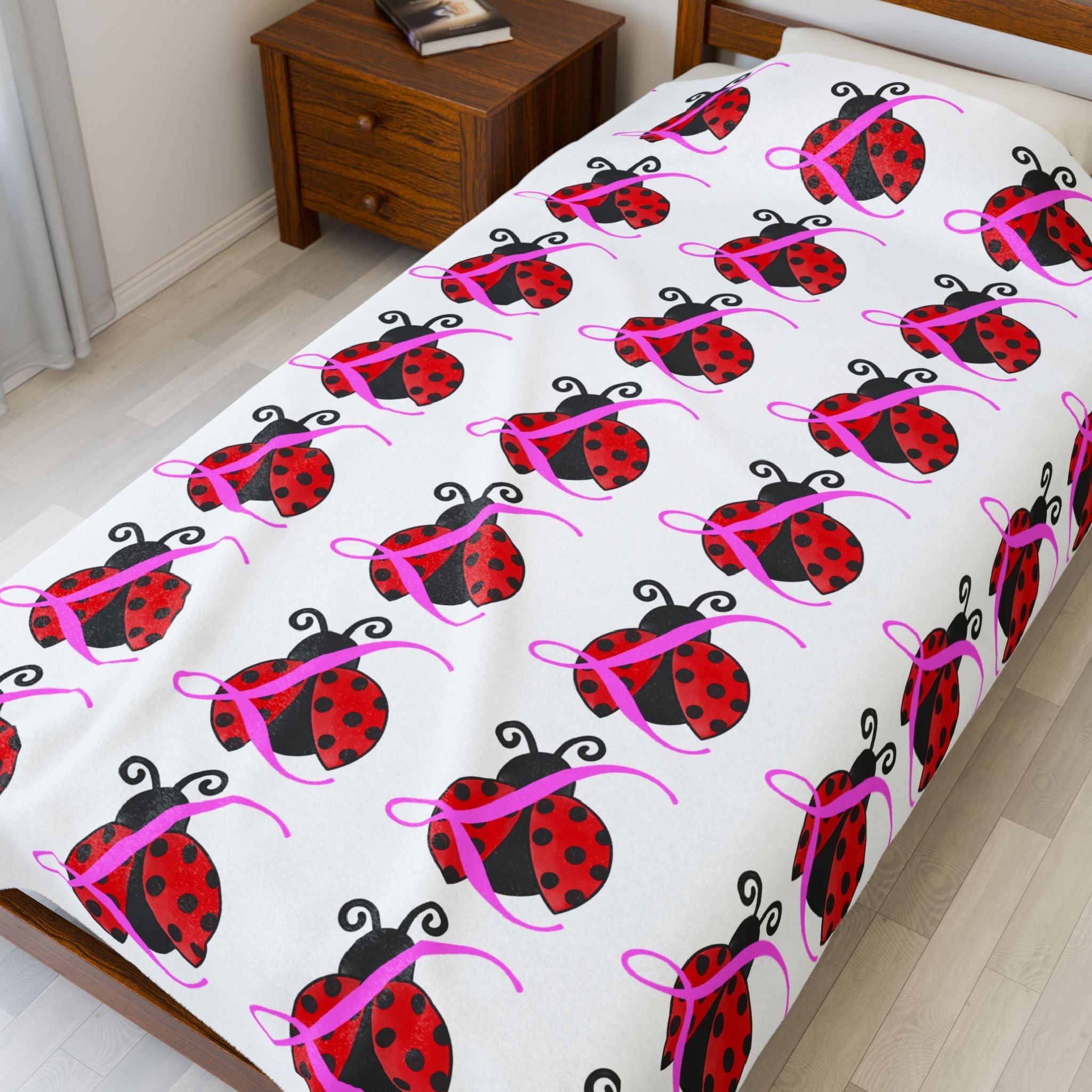 Ladybug Pattern Velveteen Plush Blanket — Cute Red Ladybug Throw for Kids & Nursery - 314 Originals